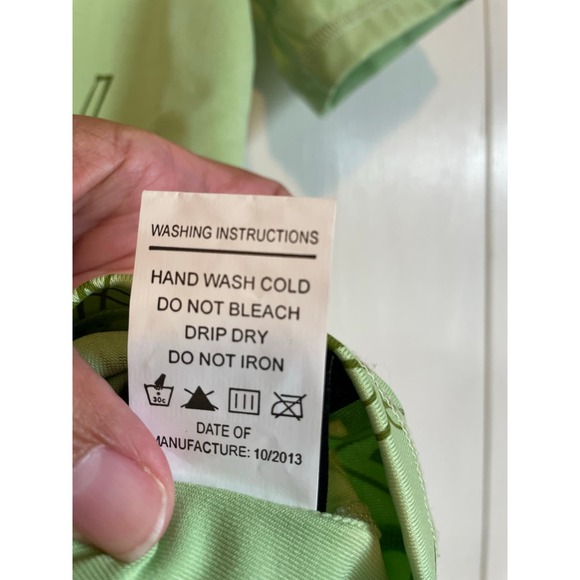 Body Glove green, short sleeve, active top stretchy logo. Size Small. - Picture 7 of 7